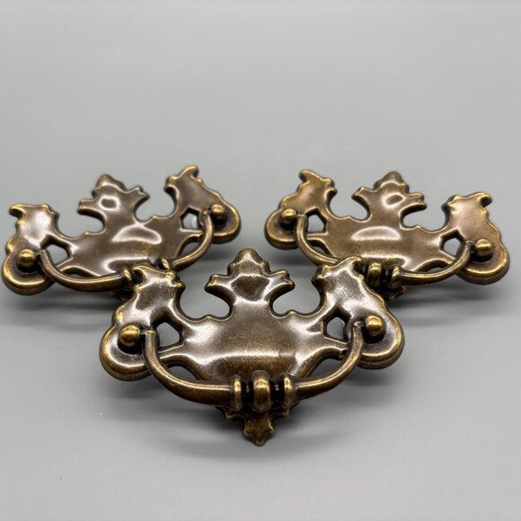 Vintage Brass Chippendale Style Drawer Pull With Swing Handle Made In Canada - Picture 5 of 8